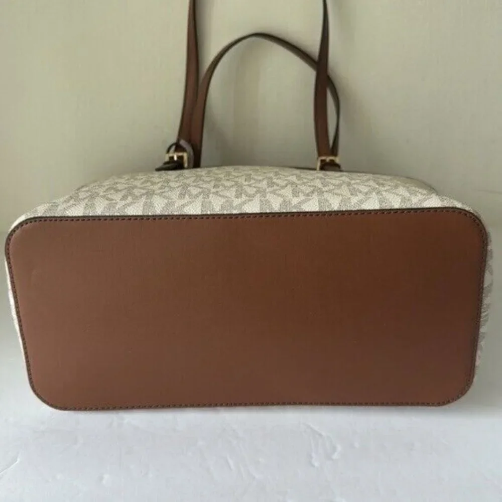 Michael Kors Jet Set Vanilla Luggage Tote Carry All Shoulder Handbag Logo Charm